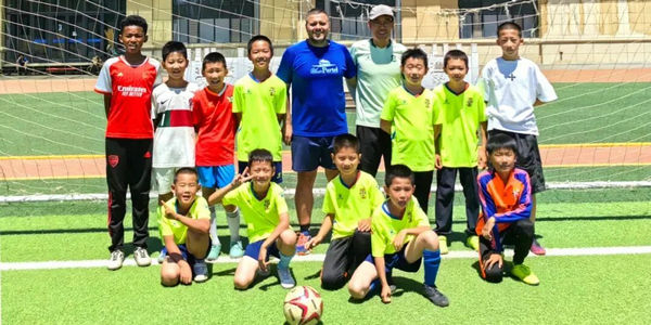 专业教练 + 科学体系!小伦敦足球助力少儿驰骋绿茵场