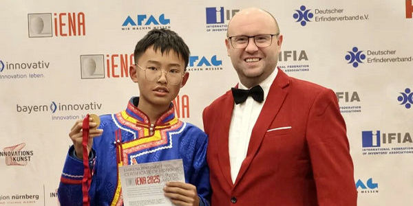 内蒙古14岁少年,拿下全球金奖