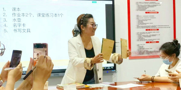 党建引领・榜样同行 | 云佳佳:以爱为壤 三尺讲台育童心