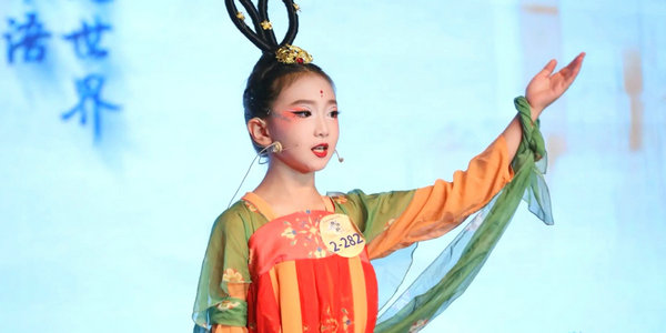 小咖秀 | 小伦敦蓝话筒学员边韵颐获全国总展演金奖
