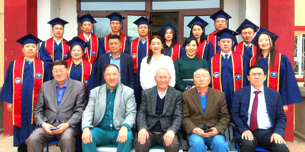 蒙古国达尔罕学院隆重举行2026届毕业典礼